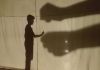 Alunos do teatro de sombras fazem apresentação
