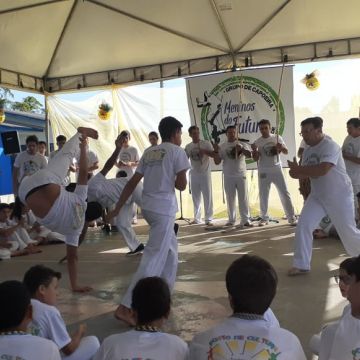 15º Batizado de capoeira forma mais de cem