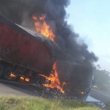 Caminhoneiro morre carbonizado em acidente em Maracajá