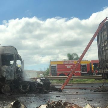 Caminhoneiro morre carbonizado em acidente em Maracajá
