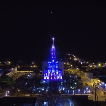 População se surpreende e aprova nova iluminação da Igreja matriz de Sombrio