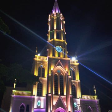 População se surpreende e aprova nova iluminação da Igreja matriz de Sombrio