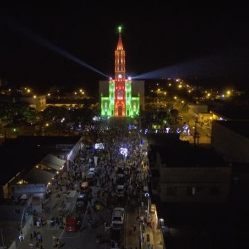 População se surpreende e aprova nova iluminação da Igreja matriz de Sombrio