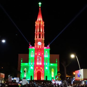 População se surpreende e aprova nova iluminação da Igreja matriz de Sombrio