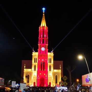 População se surpreende e aprova nova iluminação da Igreja matriz de Sombrio