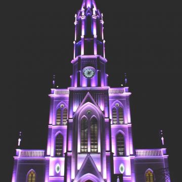 População se surpreende e aprova nova iluminação da Igreja matriz de Sombrio