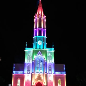 População se surpreende e aprova nova iluminação da Igreja matriz de Sombrio