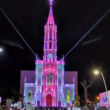 População se surpreende e aprova nova iluminação da Igreja matriz de Sombrio