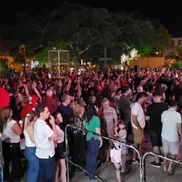 População se surpreende e aprova nova iluminação da Igreja matriz de Sombrio