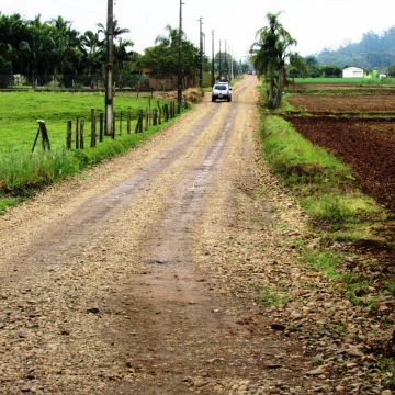 Melhorias em estradas rurais beneficiam comunidades Turvenses  