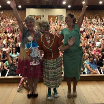 Dia da Mulher é comemorado com palestra e show de humor em Nova Veneza