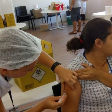 Grande procura pela vacina da gripe A faz município encomendar nova remessa de vacinas 