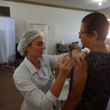 Grande procura pela vacina da gripe A faz município encomendar nova remessa de vacinas 