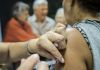 Saúde do Arroio vacina idosos acima de 60 anos no Salão Paroquial  e Praia da Caçamba 