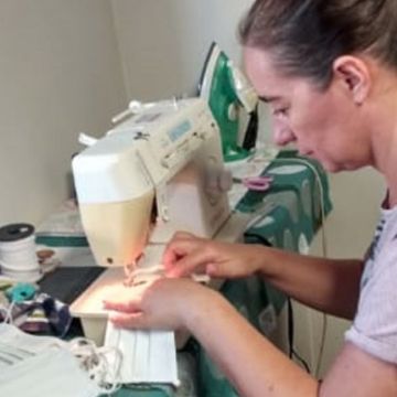 Grupo de Araranguá troca máscaras por alimentos