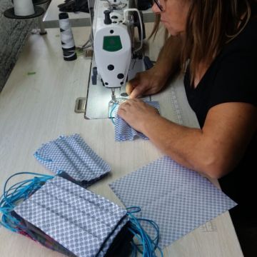 Grupo de Araranguá troca máscaras por alimentos