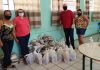 Alunos da Escola Irmã Edviges recebem 68 kits de alimentos da Secretaria de Educação do Estado