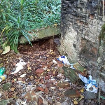 Chaminé do antigo Engenho Belinzoni, que faz parte da história do município, segue abandonado