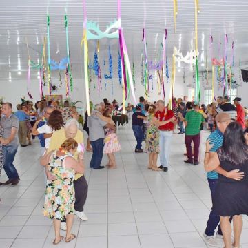 Terceira Idade se diverte em carnaval 