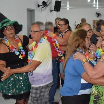 Terceira Idade se diverte em carnaval 