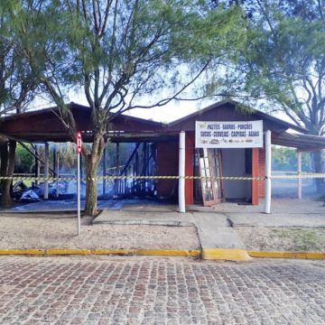 Bar é atingido por incêndio