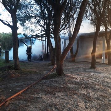 Bar é atingido por incêndio