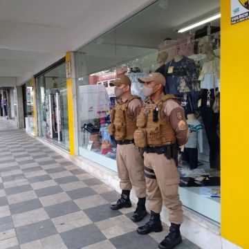 Polícia Militar realiza operação Fecha Quartel