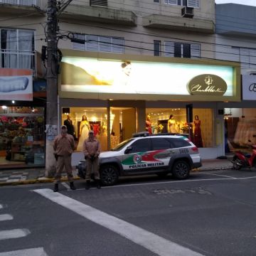 Polícia Militar realiza operação Fecha Quartel