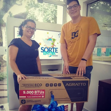 Clientes da Contato Internet concorrem a uma adega