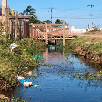 Moradores de Vila Mutuca reclamam da situação degradante em que estão vivendo 