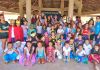 Pequenos curtem carnaval na escola