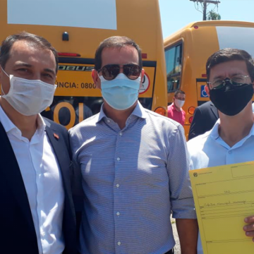 Maracajá recebe ônibus escolar do Governo do Estado