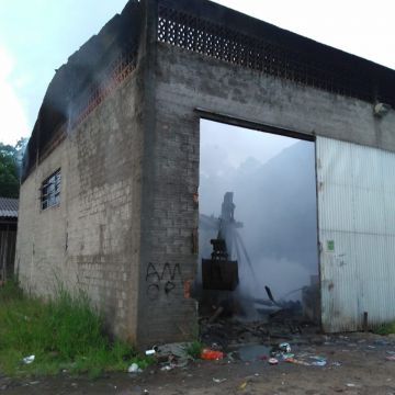 Incêndio em Turvo nessa madrugada (19)