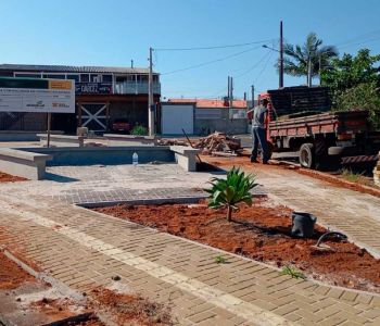 Prefeitura de Araranguá providencia conclusão de praça no Bairro Alto Feliz
